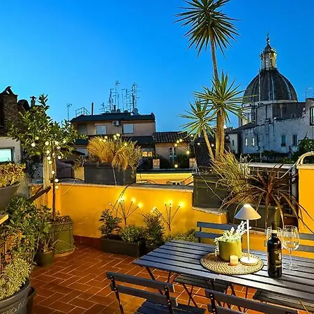 Beautiful Near Piazza Navona! Daire *